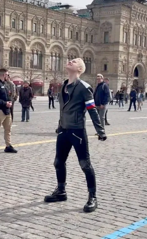 Гот позирует на Красной площади