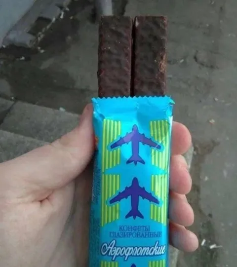 Конфеты как два самолёта
