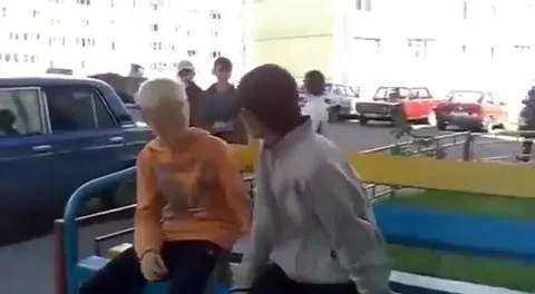 Разборка у лавочки