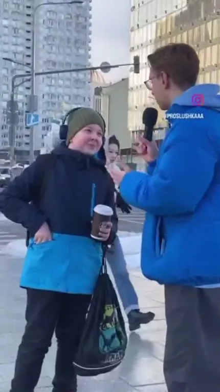 Ребёнок слушает Егора Летова