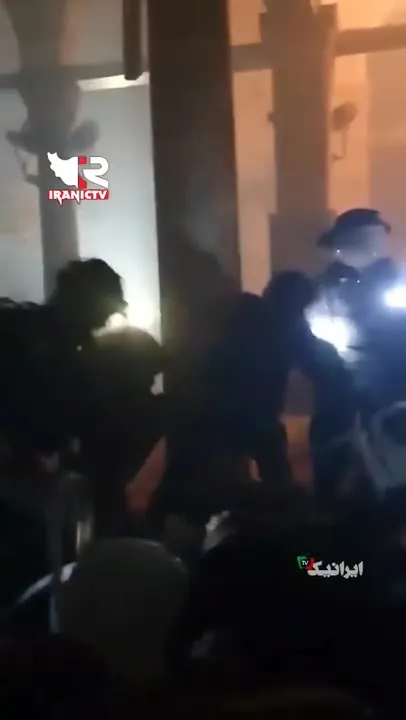 Полиция в мечети во время Пасхи