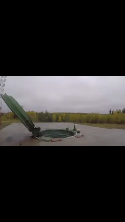 Путин чинит ракету кодом