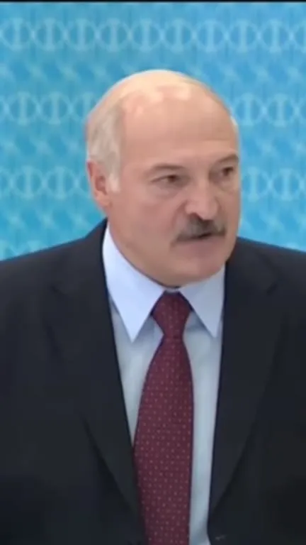 Лукашенко говорит, солдат ползёт