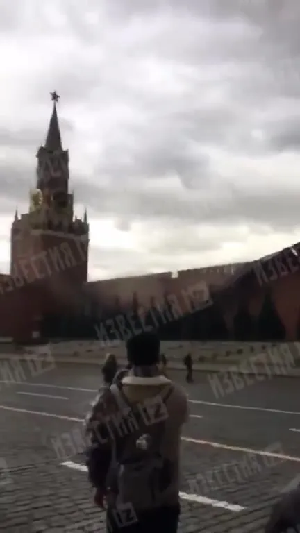 Поезд над Кремлём