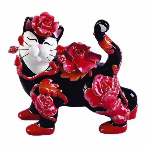 Чёрный кот в красных розах