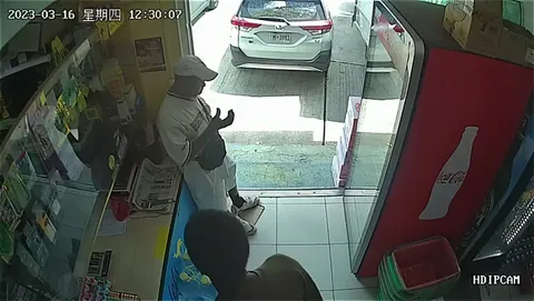 Странная встреча у входа