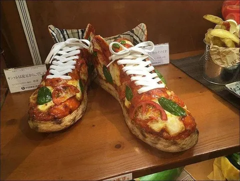 ピザ味のスニーカー