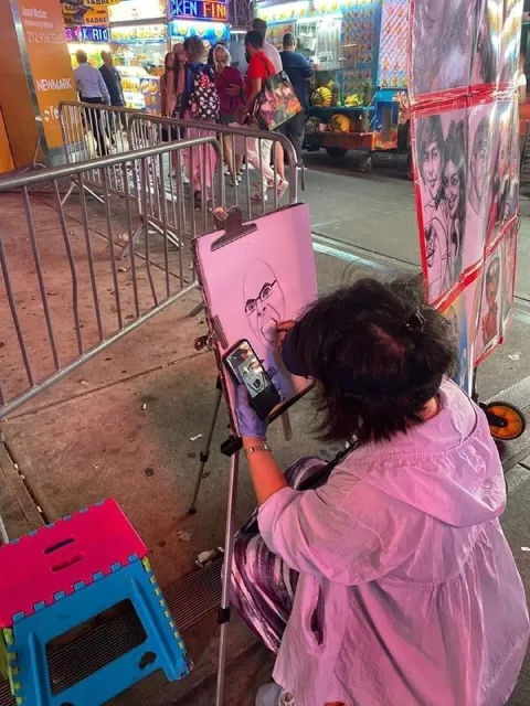 Street Artist Draws a Stranger
