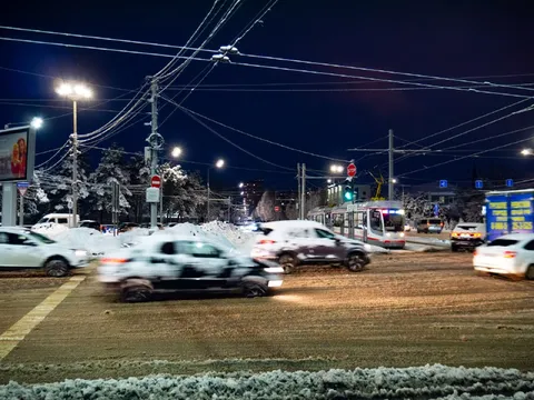 Зимняя пробка на перекрёстке