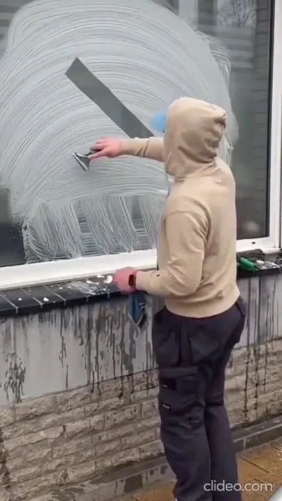 Окно превращается в странный символ