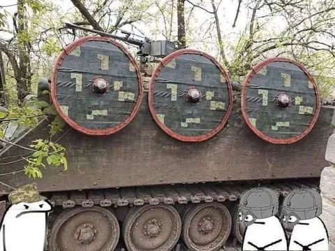 Танк с самодельными щитами