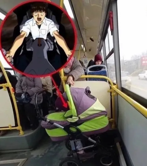 Аниме в автобусе с коляской