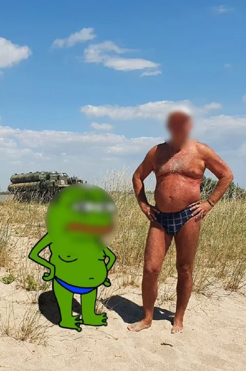 Зелёный человечек и танкист