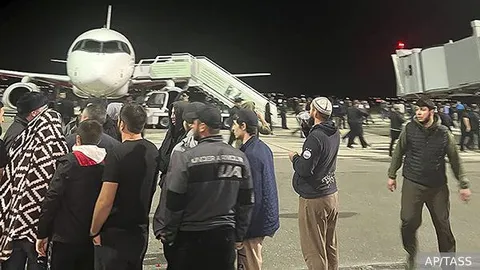 Дагестанцы у самолёта