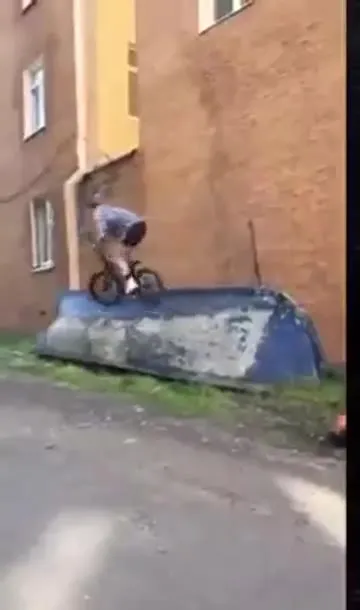 Неудачный трюк на велосипеде