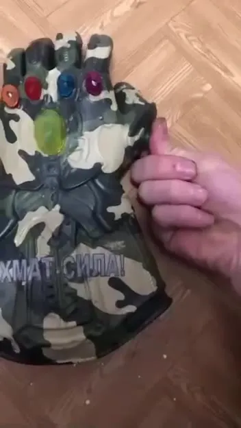 Камуфляжная перчатка с кнопками