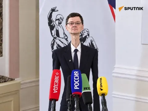 Пресс-конференция с микрофонами