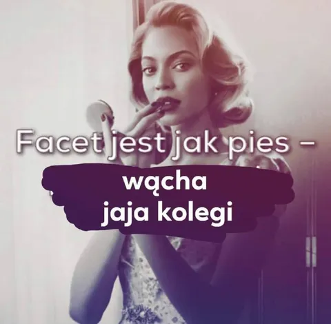 Wącha jaja kolegi