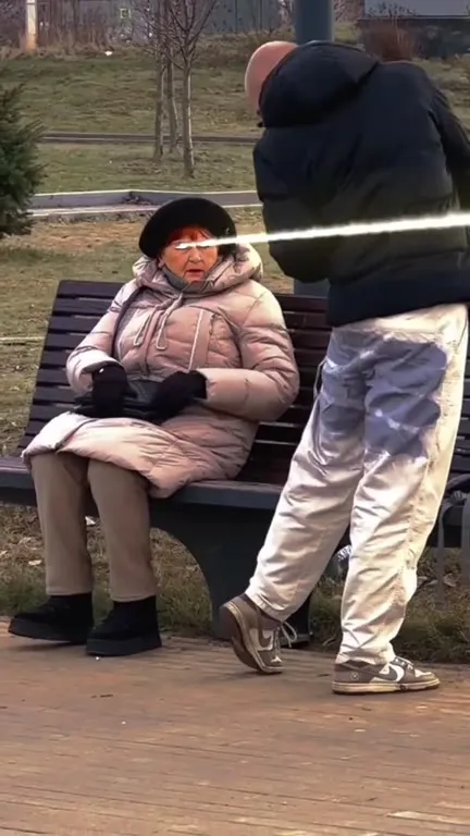 Бабушка вызывает ярость кота