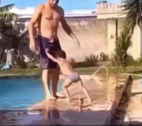 Неудачный прыжок в бассейн