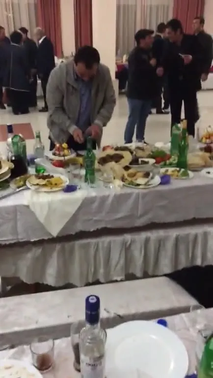 Скучная свадьба превращается в застолье