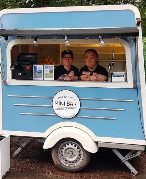 Mini-bar med store medarbejdere