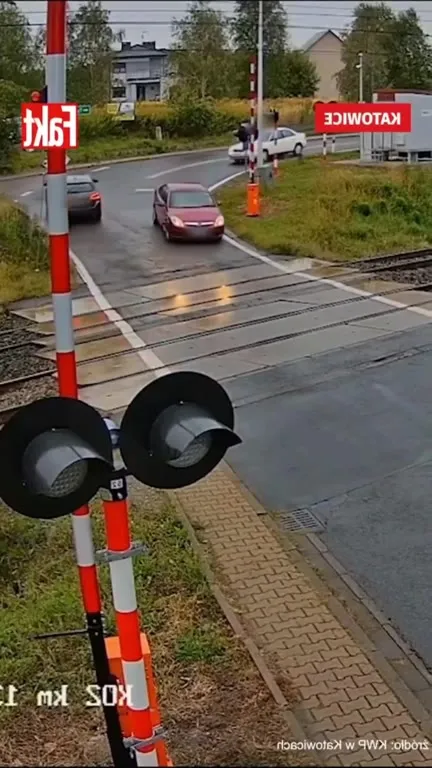 Samochód kontra statek na przejeździe