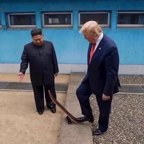 Трамп и Ким переходят границу