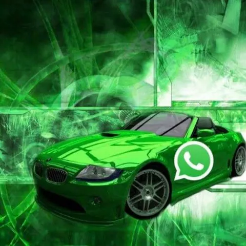 Зелёная BMW с логотипом WhatsApp