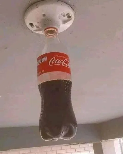 Coca-Cola на потолке