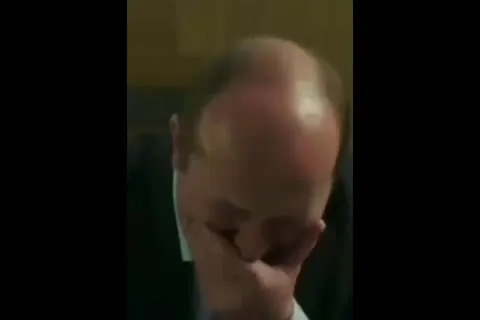 Путин не может перестать смеяться