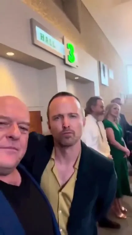 Aaron Paul kisses Dean Norris