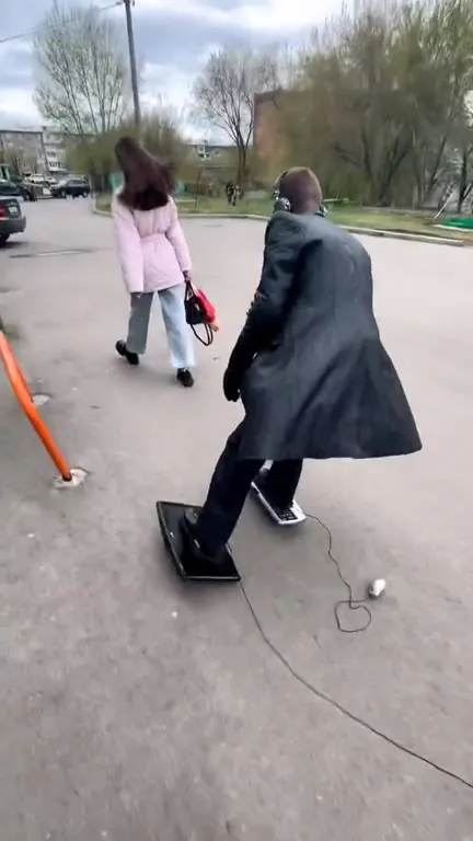 Раммштайн на самодельном скейтборде