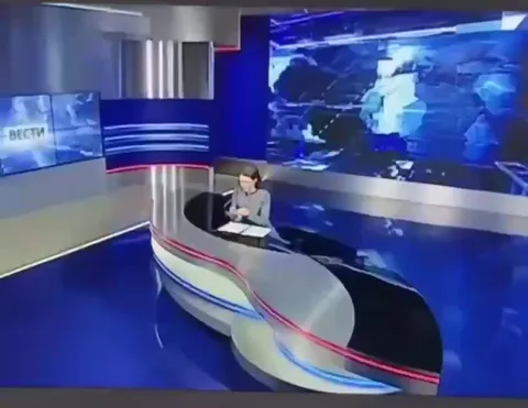 Ведущая отвлеклась на телефон