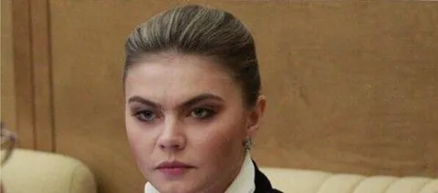 Суровый взгляд женщины