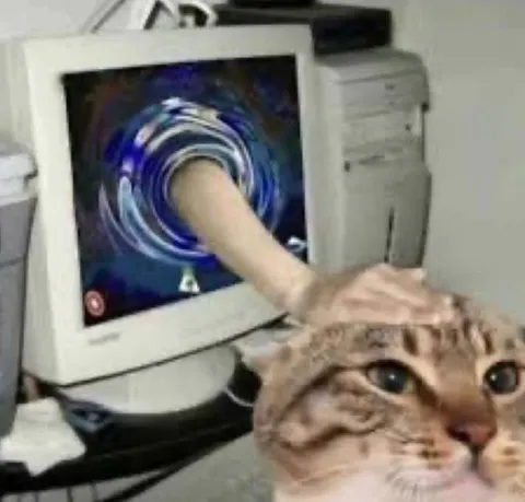 Компьютер гладит кота