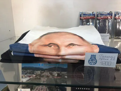 Путин на футболке за 1200