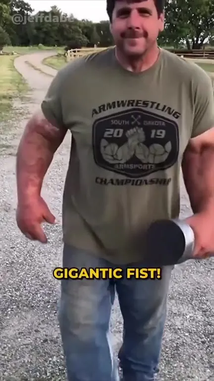 Jeff Dabe’s Gigantic Hands