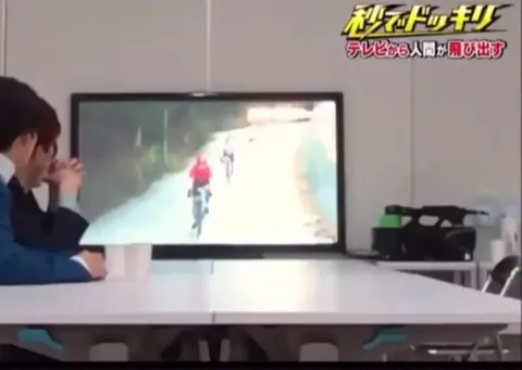 テレビから人間が飛び出すドッキリ