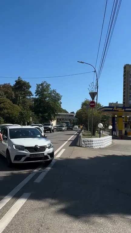 Поворот через кирпич на заправку