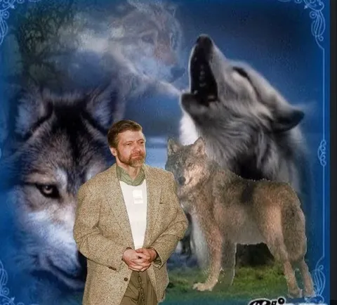 Человек среди воющих волков