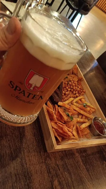 Bier und Snacks zum Feierabend