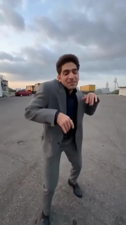 Странный танец на заправке