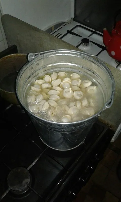 Пельмени в ведре