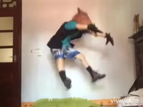 Гетдаун с маской лошади
