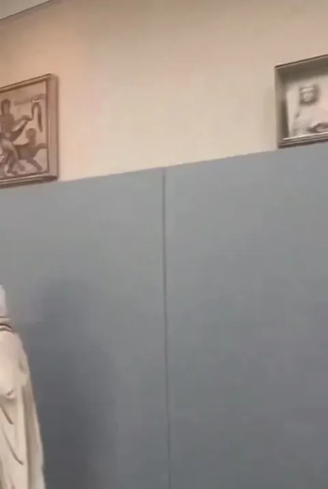 Римские бюсты под Satisfaction