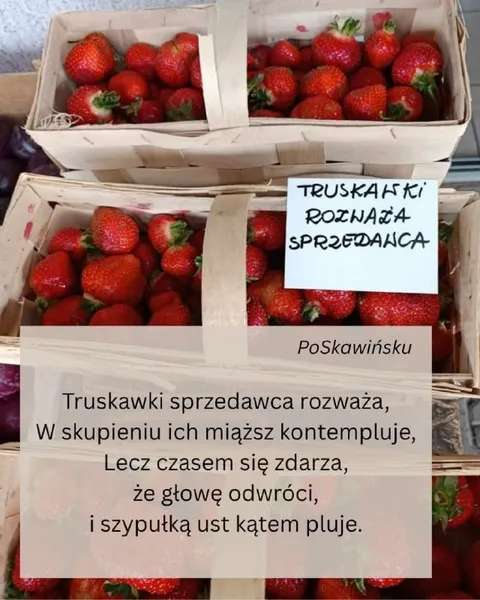Sprzedawca rozważa truskawki