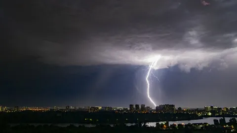 Гроза над ночным городом
