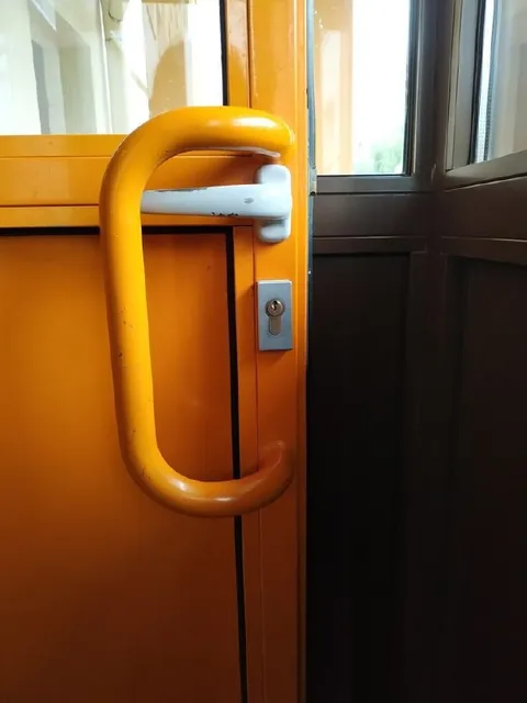 Странная дверная ручка