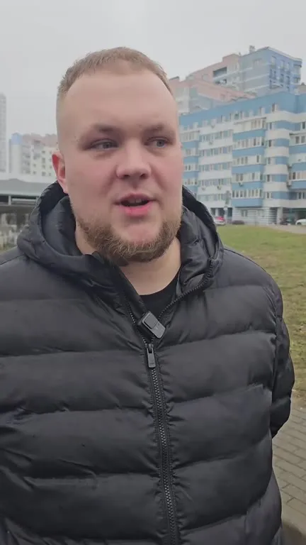 Двое у чёрной машины
